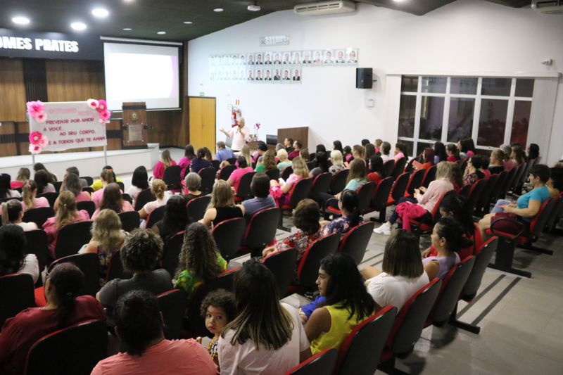 Palestra sobre Outubro Rosa reuniu grande número de mulheres em Itaipulândia