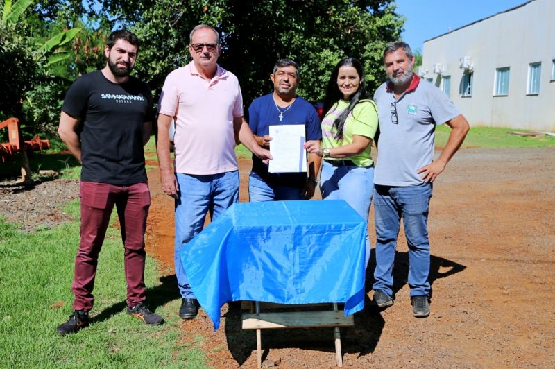 Barracão para abrigar maquinários será edificado em São José do Itavó; Ordem de Serviços foi assinada